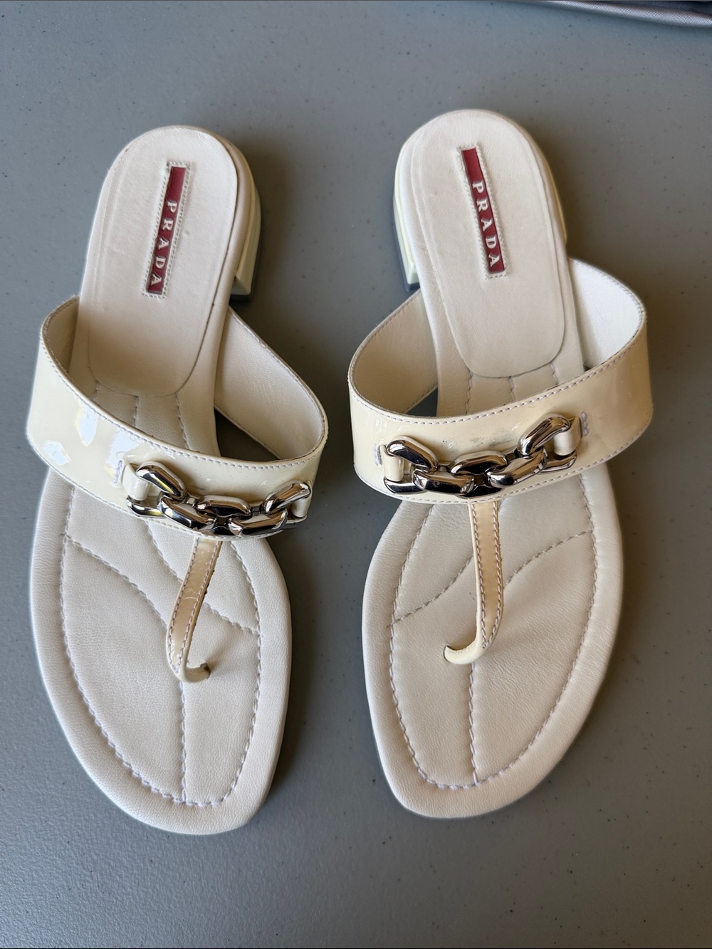 PRADA Vintage VTG Y2K White Patton Leather Thong Sandal Silver Metal Chain EU 39